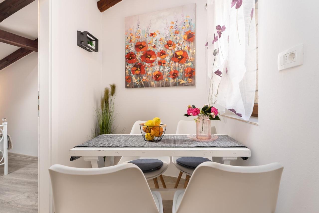 Relax In 2 Bedroom App In Old Town W/Ac And Wifi Rovinj Eksteriør billede