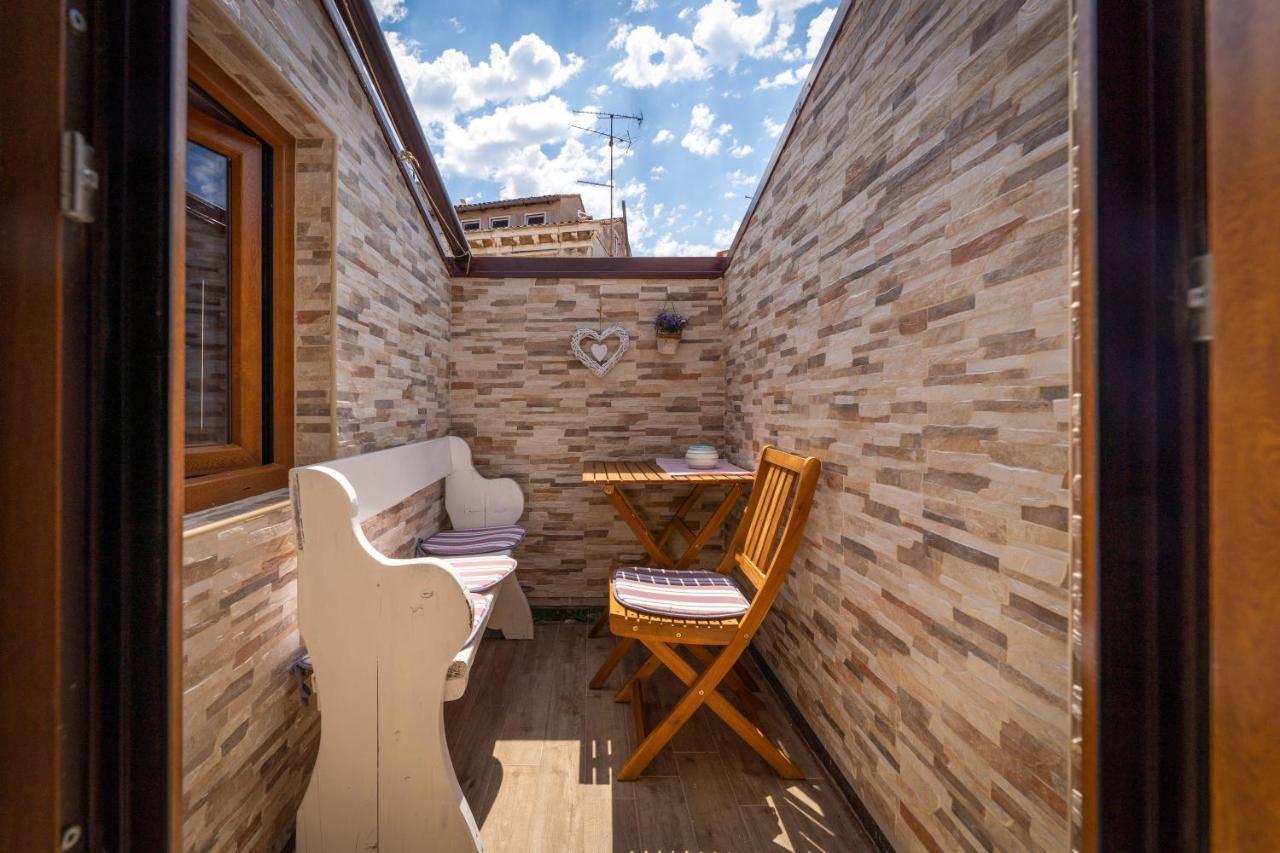 Relax In 2 Bedroom App In Old Town W/Ac And Wifi Rovinj Eksteriør billede